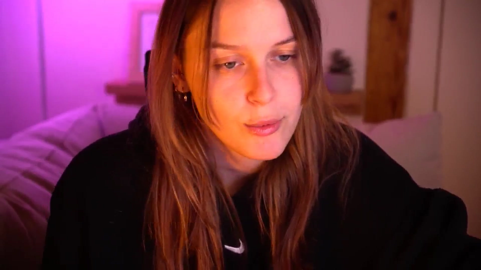 Gallery image thumbnail from sweetpulse_'s myfreecams stream on, 11/06/2024, 11:40 image 6 of 20