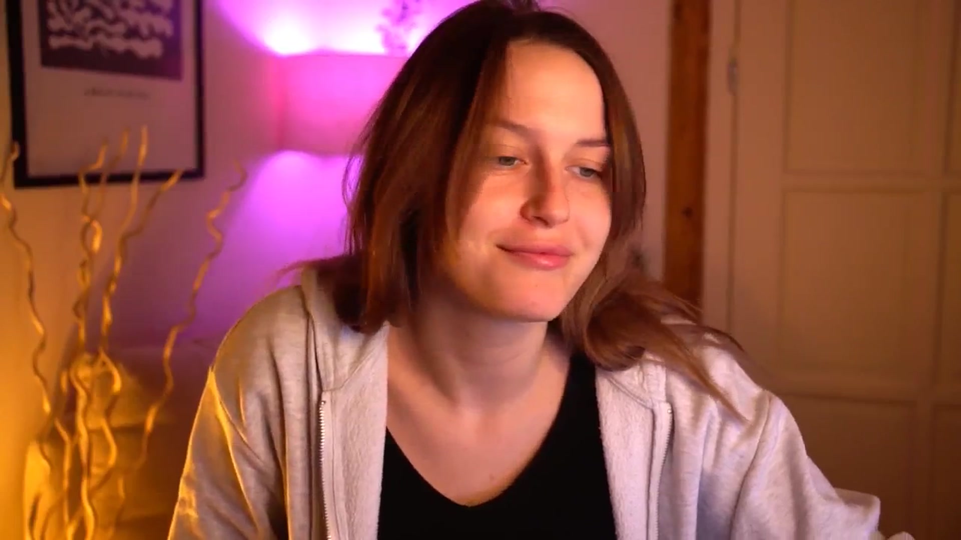 Gallery image thumbnail from sweetpulse_'s myfreecams stream on, 11/11/2024, 09:00 image 6 of 20