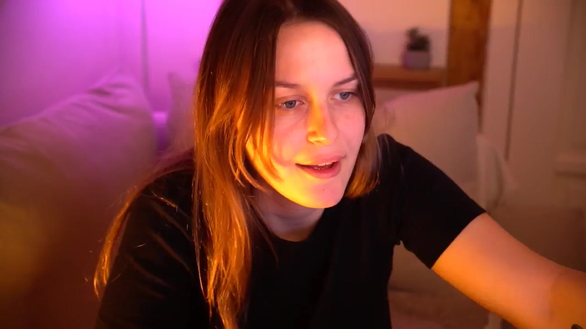 Gallery image thumbnail from sweetpulse_'s myfreecams stream on, 11/18/2024, 10:24 image 17 of 20