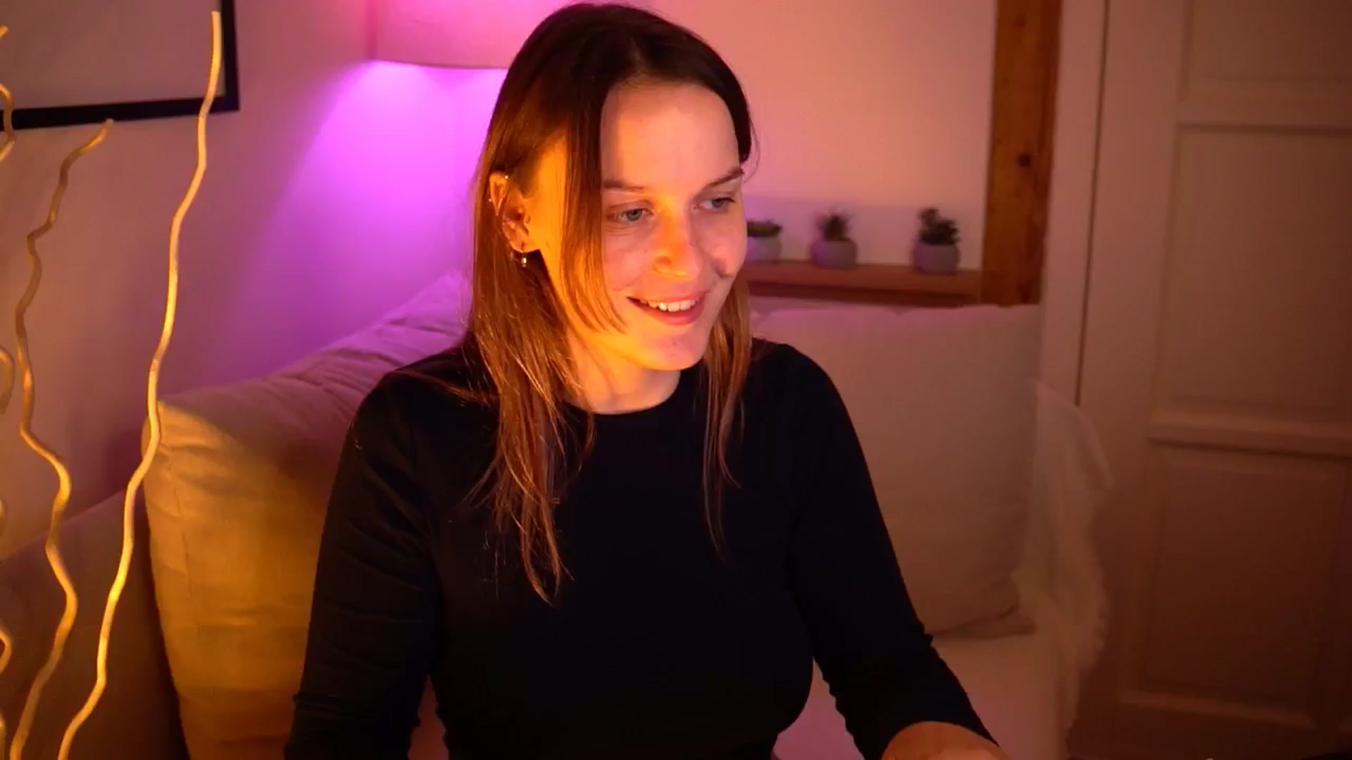 Gallery image thumbnail from sweetpulse_'s myfreecams stream on, 11/21/2024, 10:36 image 7 of 20
