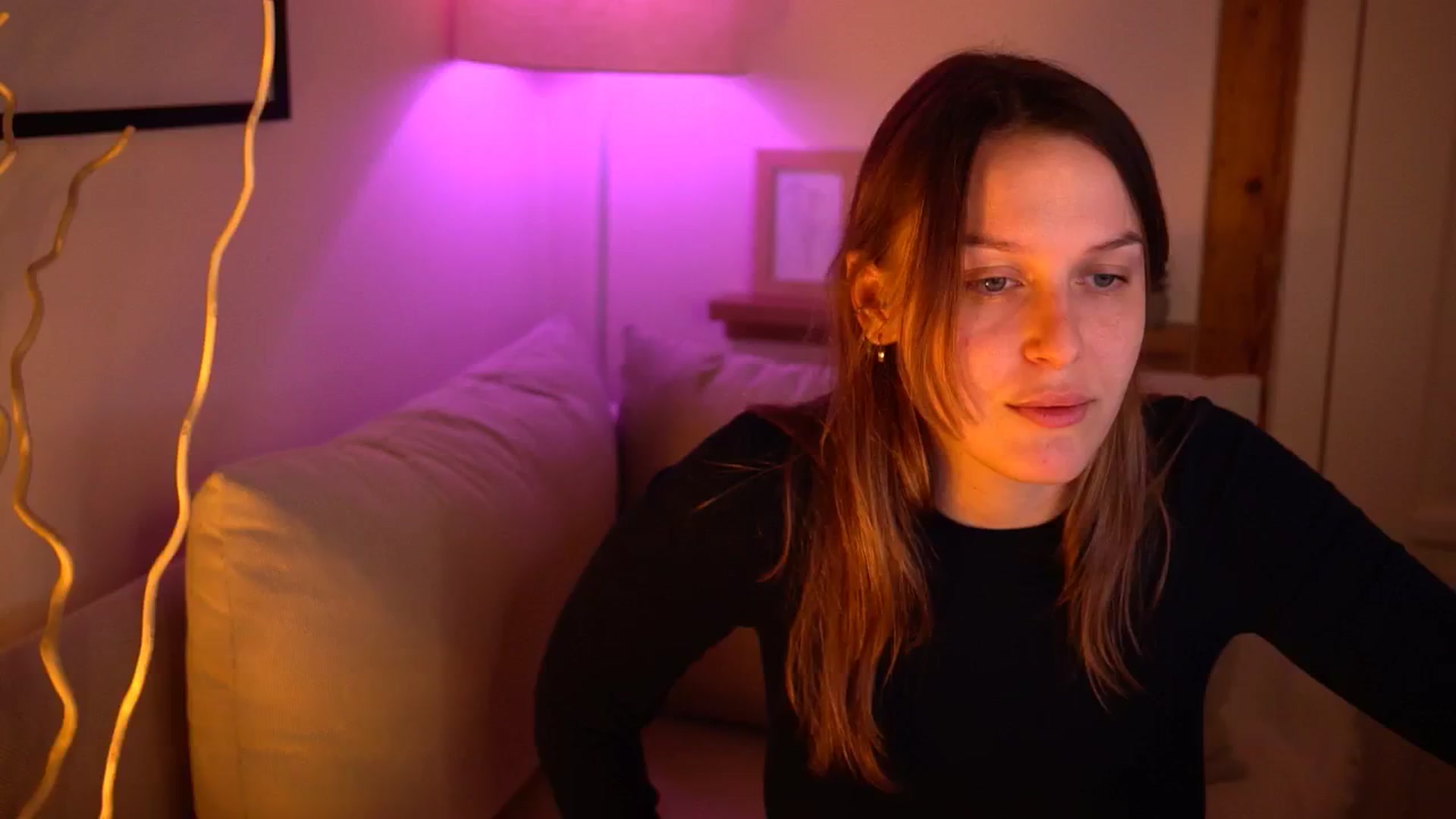 Gallery image thumbnail from sweetpulse_'s myfreecams stream on, 11/21/2024, 10:36 image 18 of 20