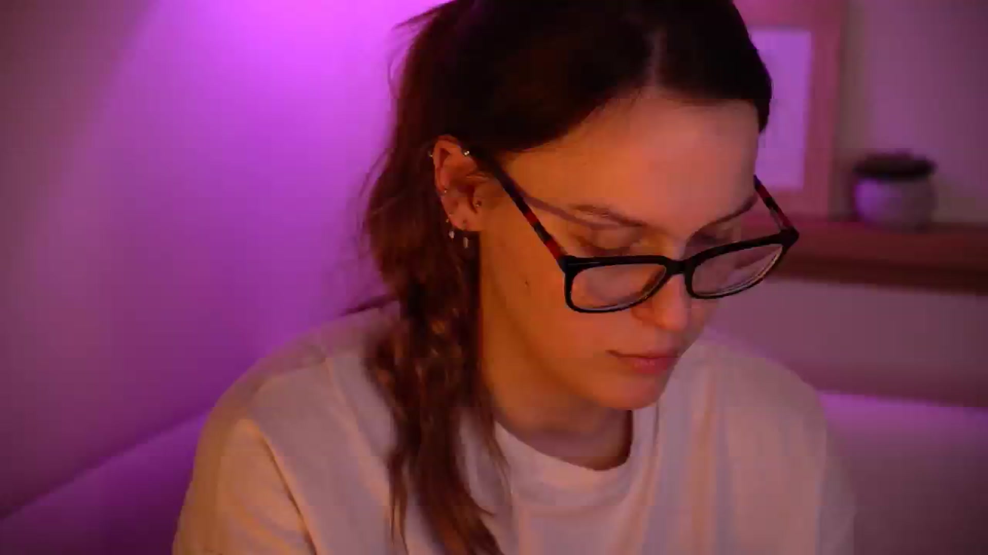 Gallery image thumbnail from sweetpulse_'s myfreecams stream on, 11/23/2024, 10:20 image 15 of 20