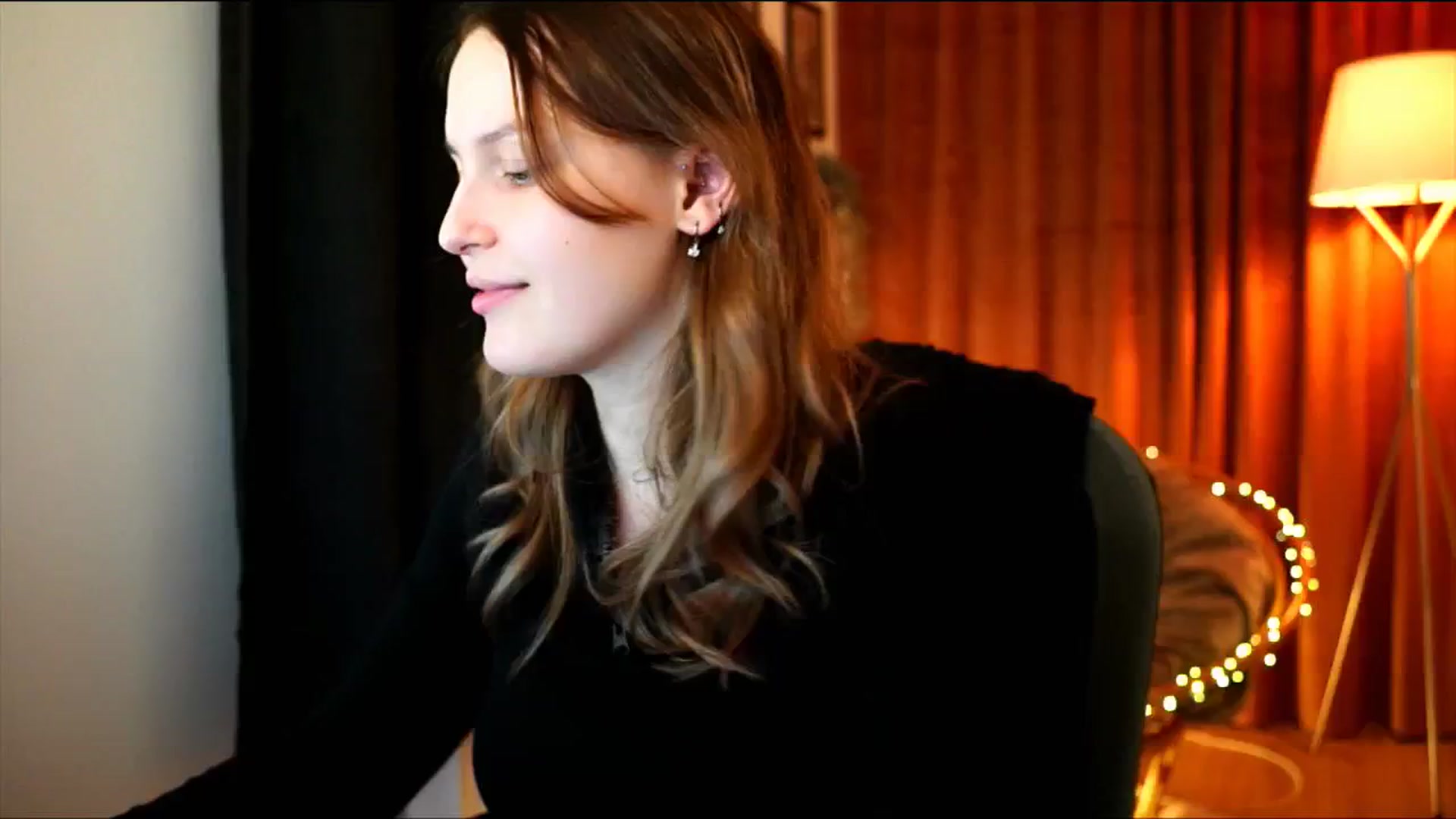 Gallery image thumbnail from sweetpulse_'s myfreecams stream on, 11/24/2024, 18:13 image 15 of 20