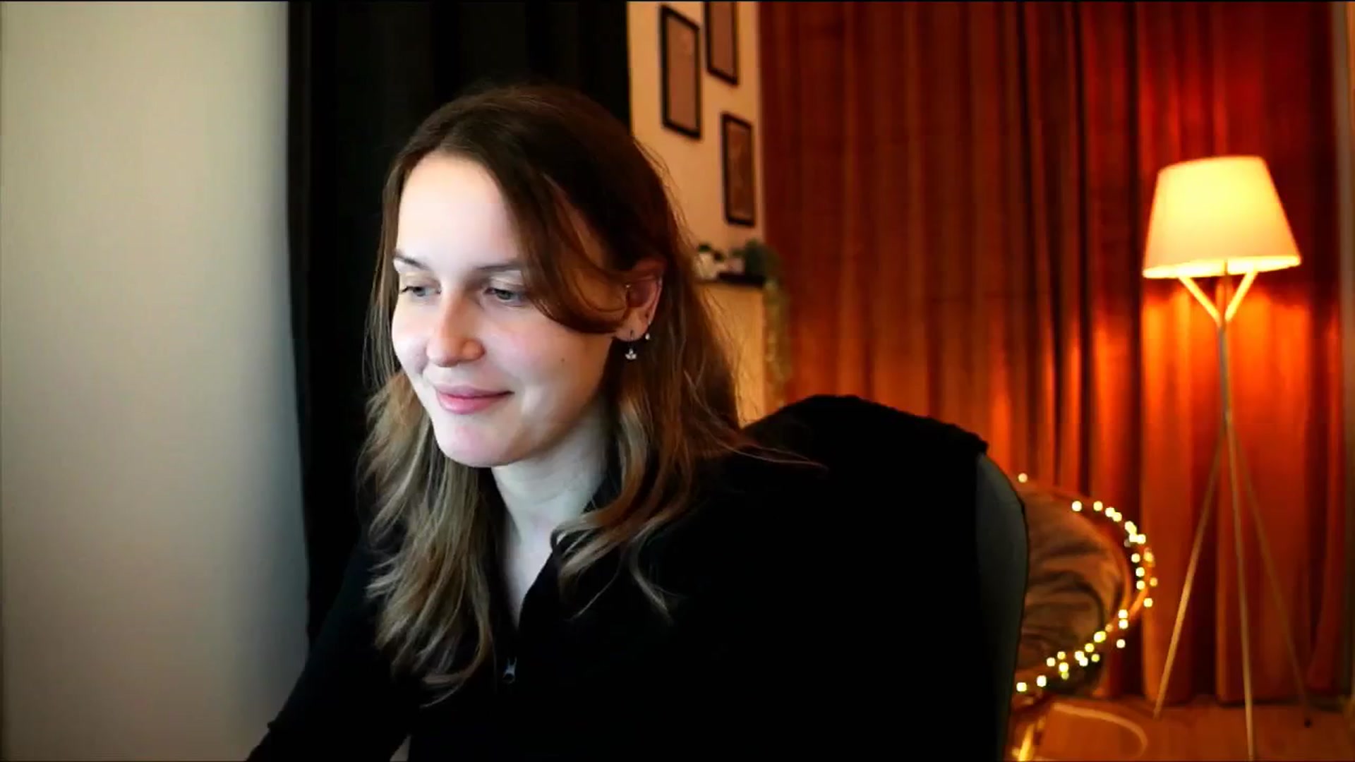 Gallery image thumbnail from sweetpulse_'s myfreecams stream on, 11/24/2024, 19:27 image 10 of 20