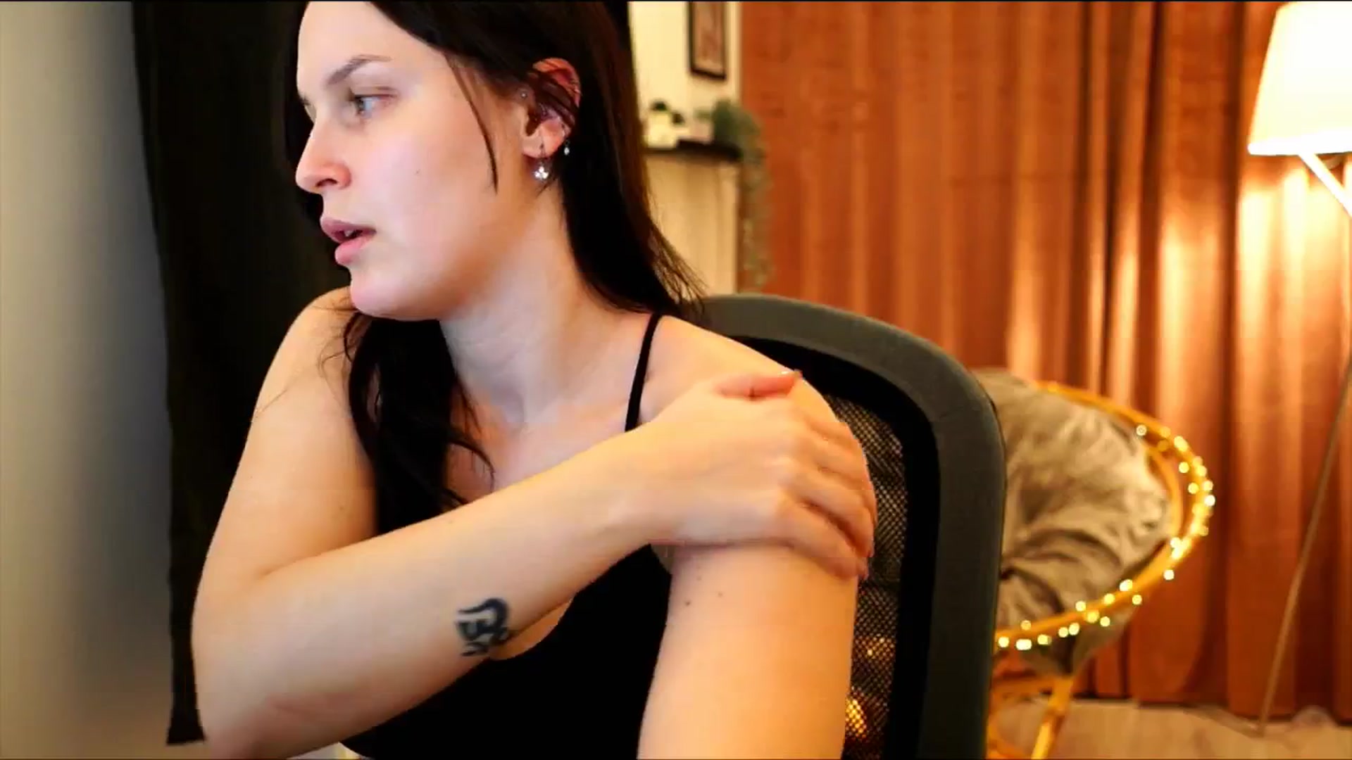 Gallery image thumbnail from sweetpulse_'s myfreecams stream on, 11/30/2024, 18:17 image 17 of 20