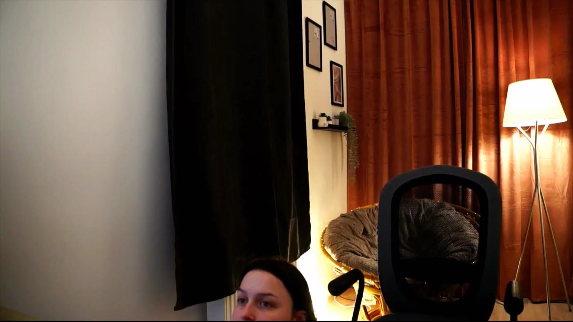 Gallery image thumbnail from sweetpulse_'s myfreecams stream on, 12/03/2024, 10:53 image 4 of 20