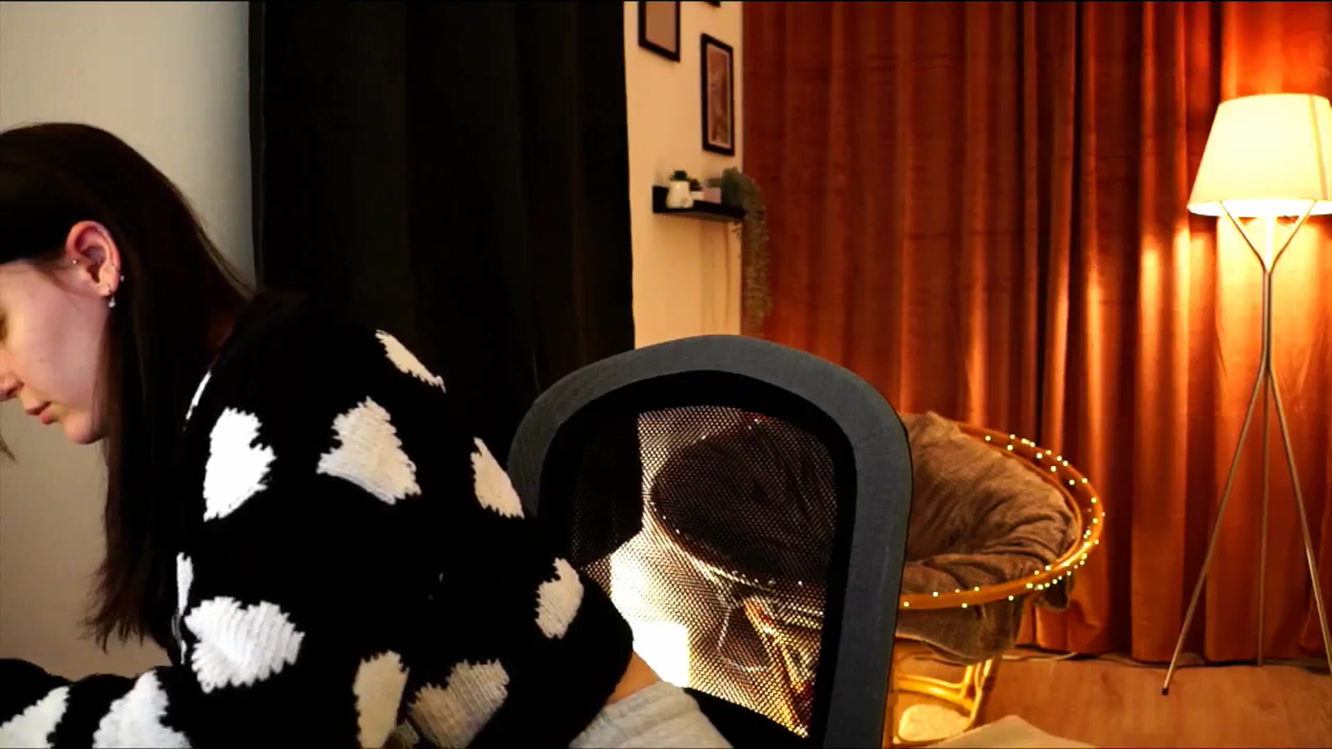 Gallery image thumbnail from sweetpulse_'s myfreecams stream on, 12/05/2024, 11:22 image 10 of 20