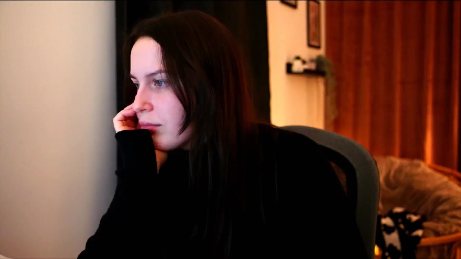 Gallery image thumbnail from sweetpulse_'s myfreecams stream on, 12/08/2024, 19:23 image 15 of 20