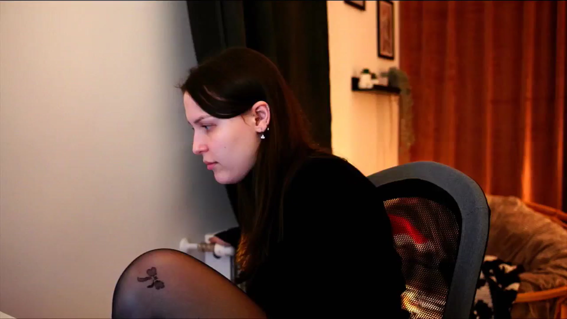 Gallery image thumbnail from sweetpulse_'s myfreecams stream on, 12/08/2024, 19:23 image 7 of 20