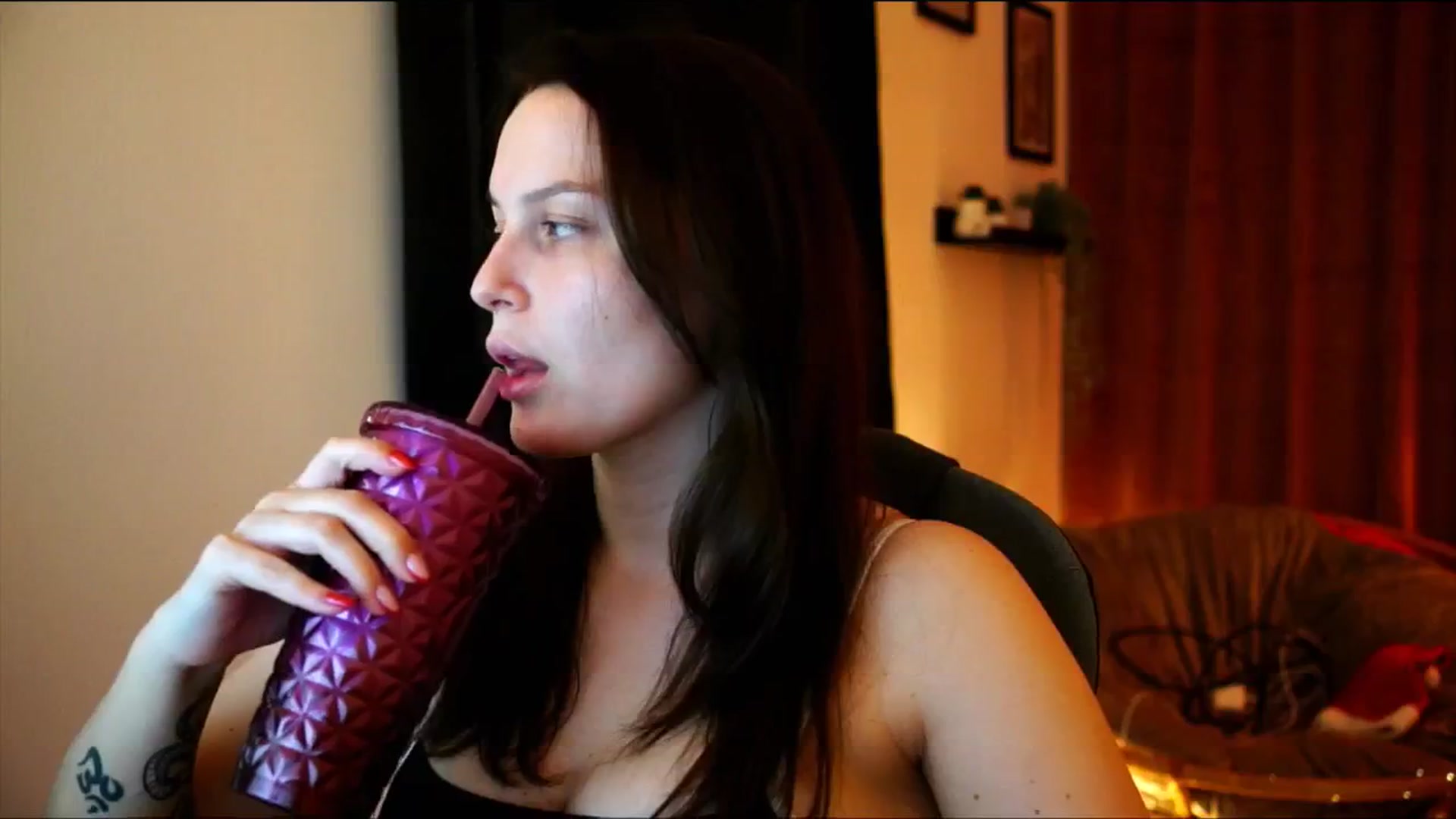 Gallery image thumbnail from sweetpulse_'s myfreecams stream on, 12/16/2024, 11:11 image 8 of 20