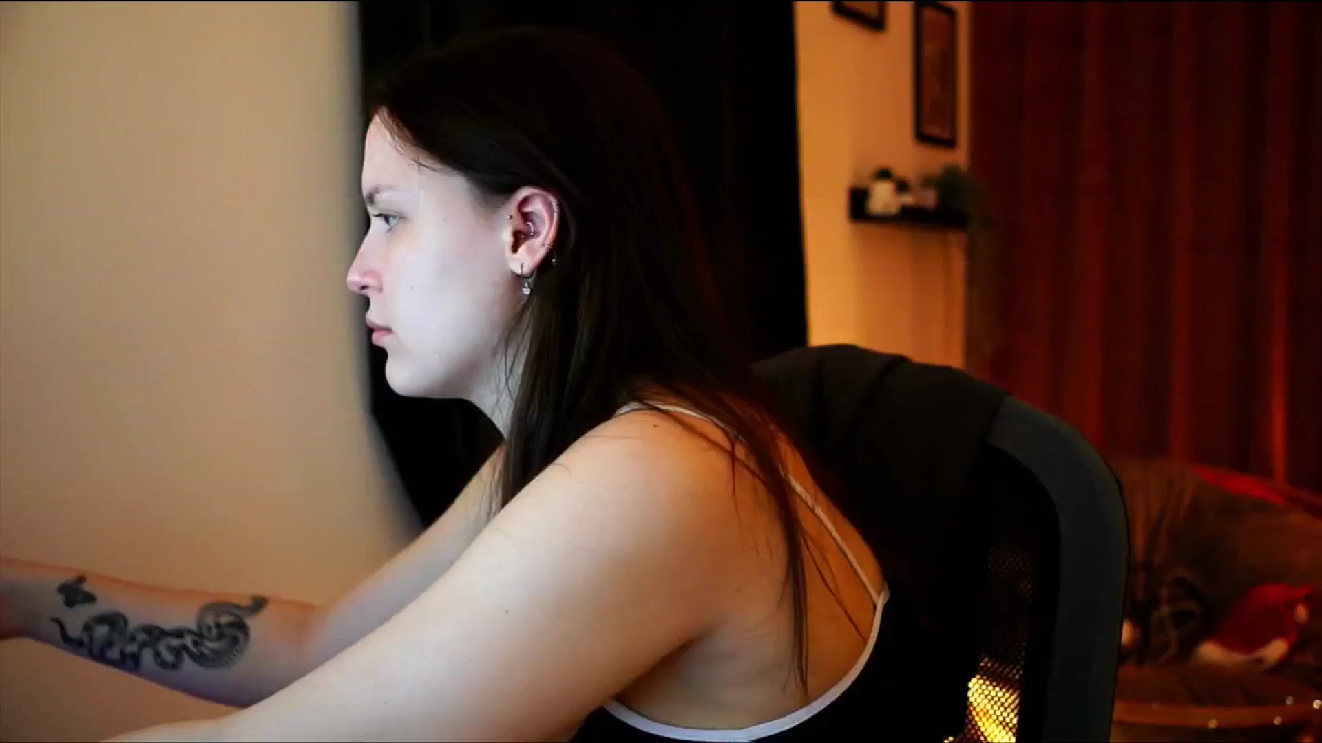 Gallery image thumbnail from sweetpulse_'s myfreecams stream on, 12/16/2024, 11:11 image 5 of 20