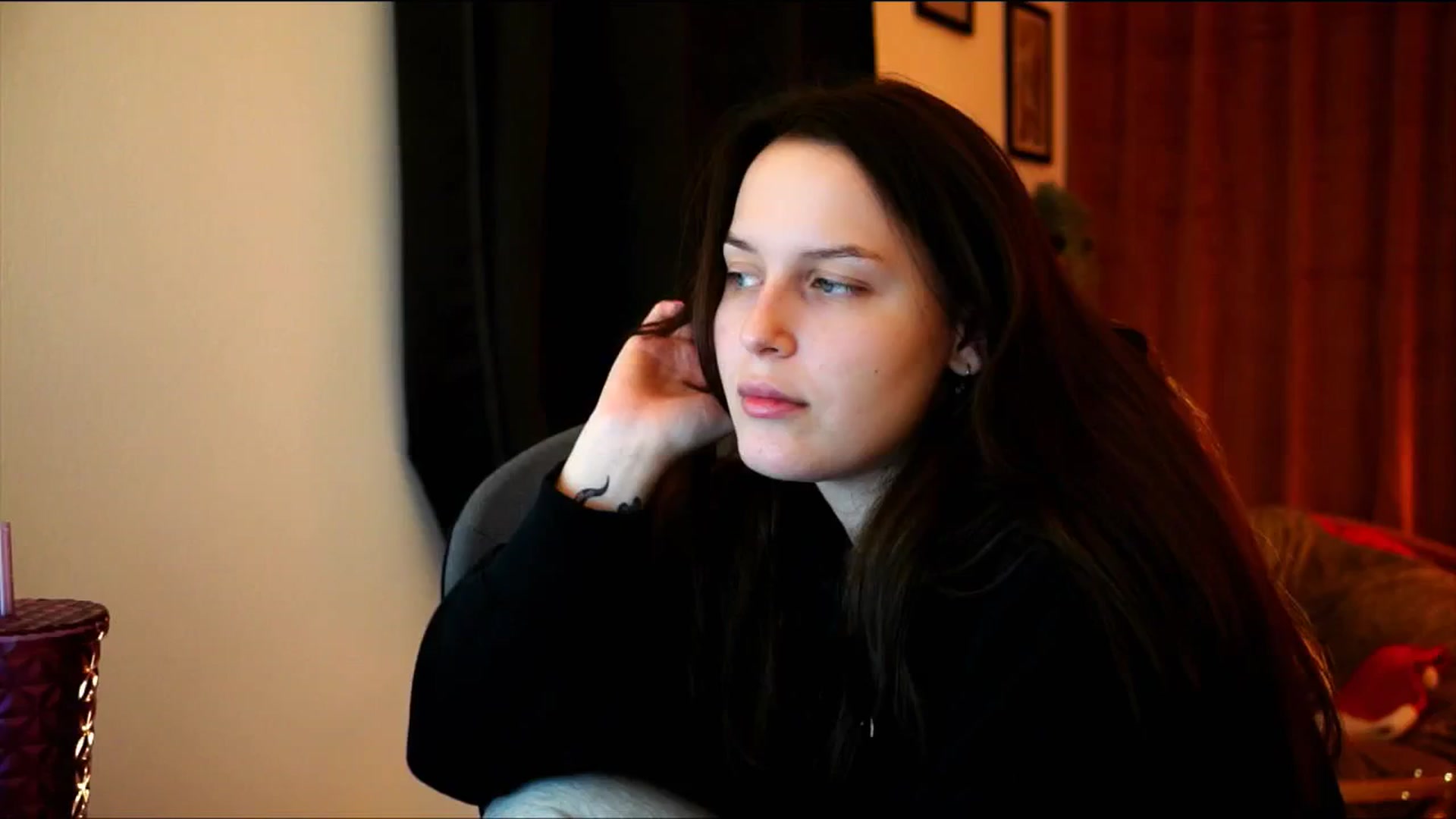 Gallery image thumbnail from sweetpulse_'s myfreecams stream on, 12/16/2024, 11:11 image 13 of 20