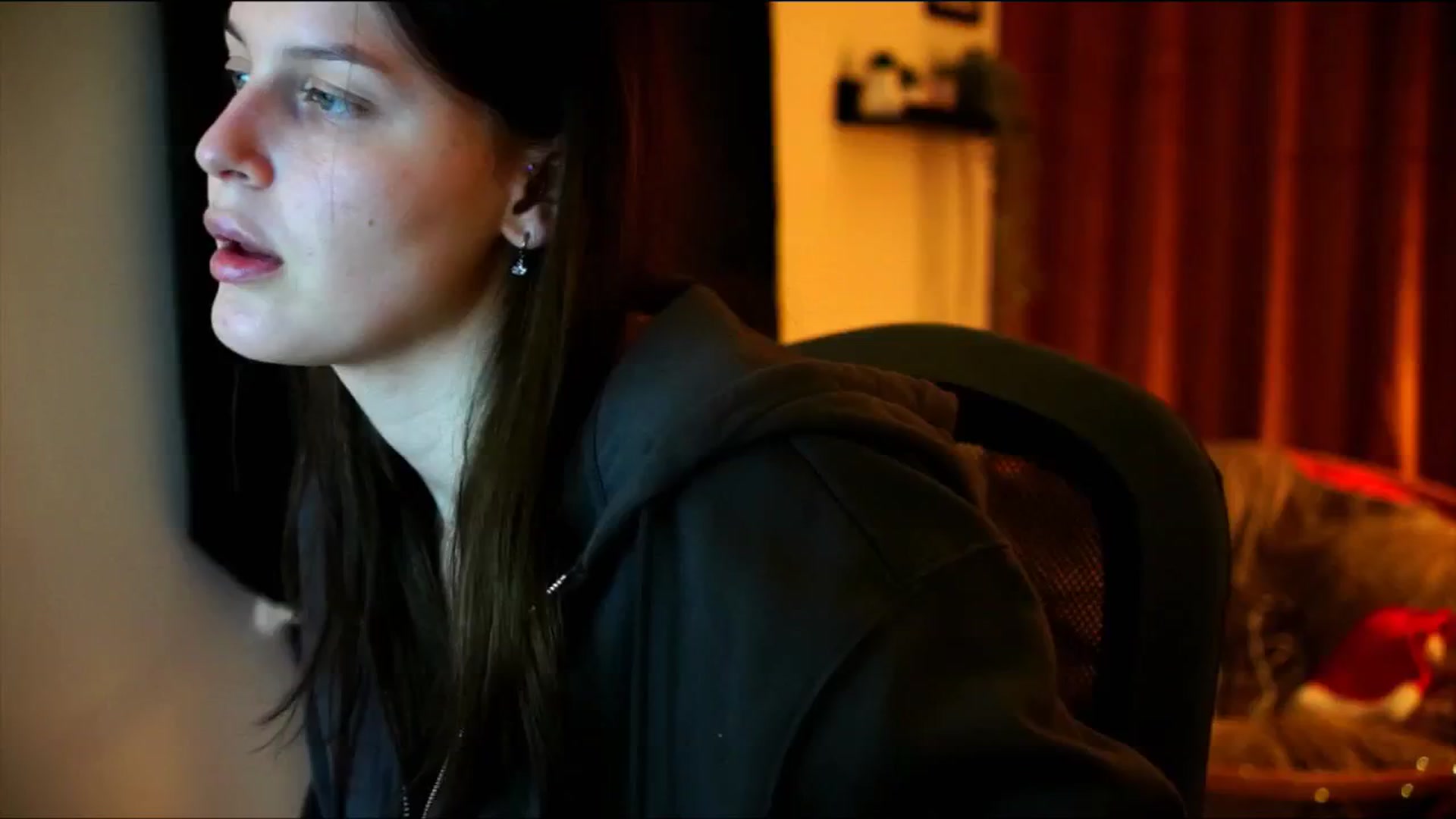 Gallery image thumbnail from sweetpulse_'s myfreecams stream on, 12/16/2024, 13:51 image 8 of 20