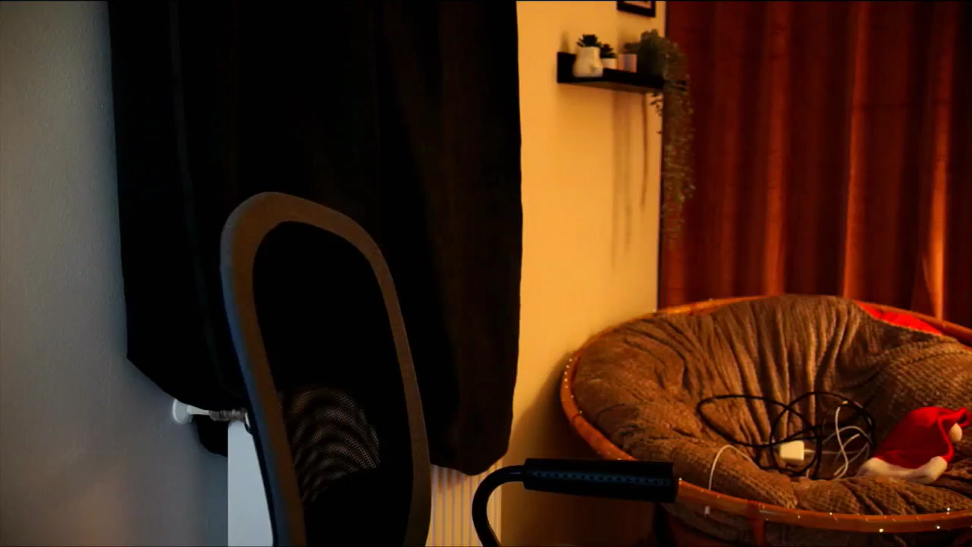 Gallery image thumbnail from sweetpulse_'s myfreecams stream on, 12/16/2024, 13:51 image 5 of 20