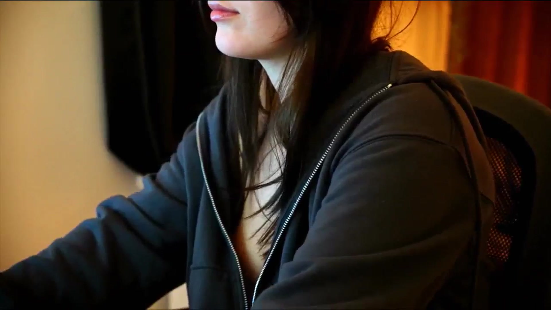 Gallery image thumbnail from sweetpulse_'s myfreecams stream on, 12/16/2024, 19:17 image 20 of 20
