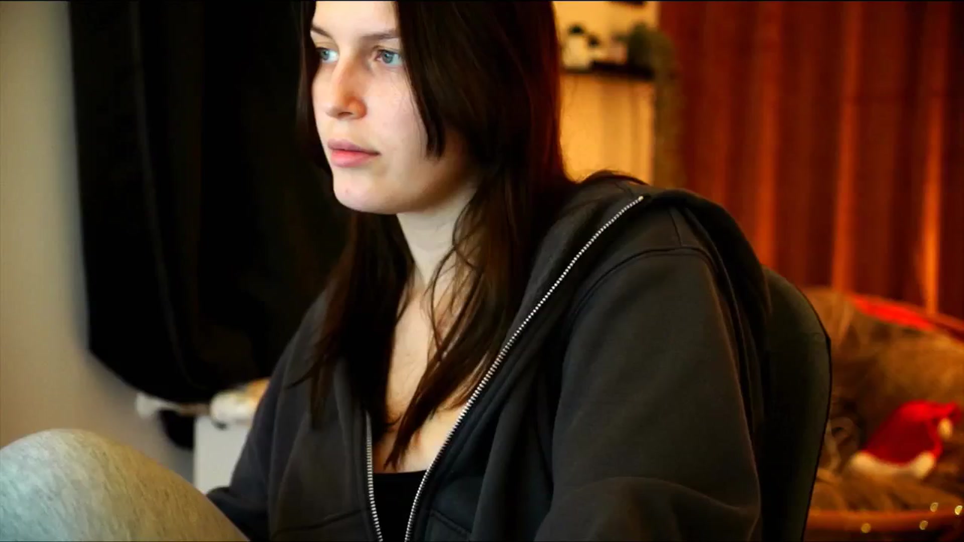 Gallery image thumbnail from sweetpulse_'s myfreecams stream on, 12/16/2024, 19:17 image 3 of 20