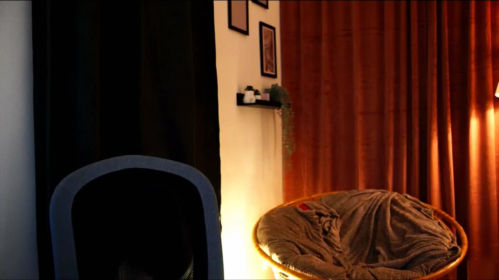 Gallery image thumbnail from sweetpulse_'s myfreecams stream on, 12/18/2024, 10:15 image 5 of 20