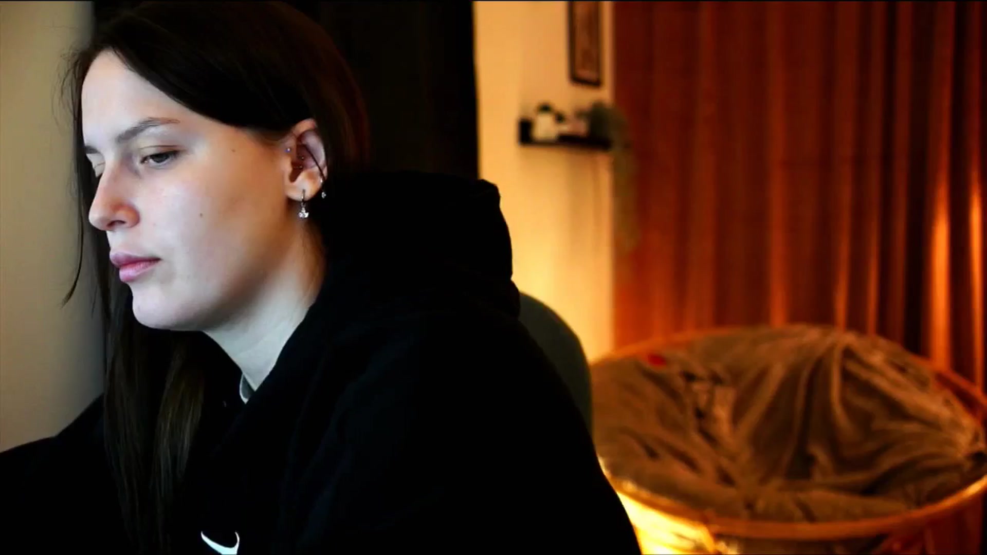 Gallery image thumbnail from sweetpulse_'s myfreecams stream on, 12/18/2024, 10:15 image 14 of 20