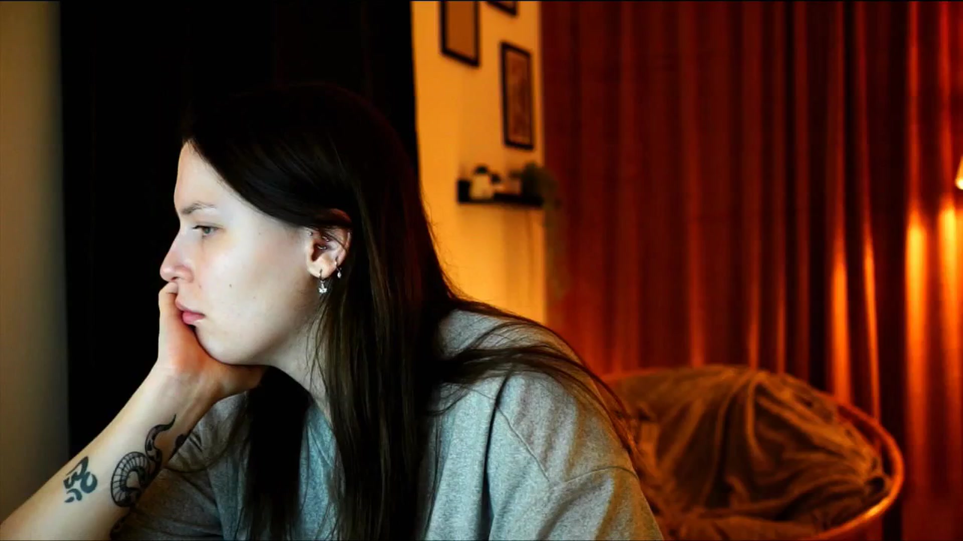 Gallery image thumbnail from sweetpulse_'s myfreecams stream on, 12/18/2024, 10:15 image 2 of 20