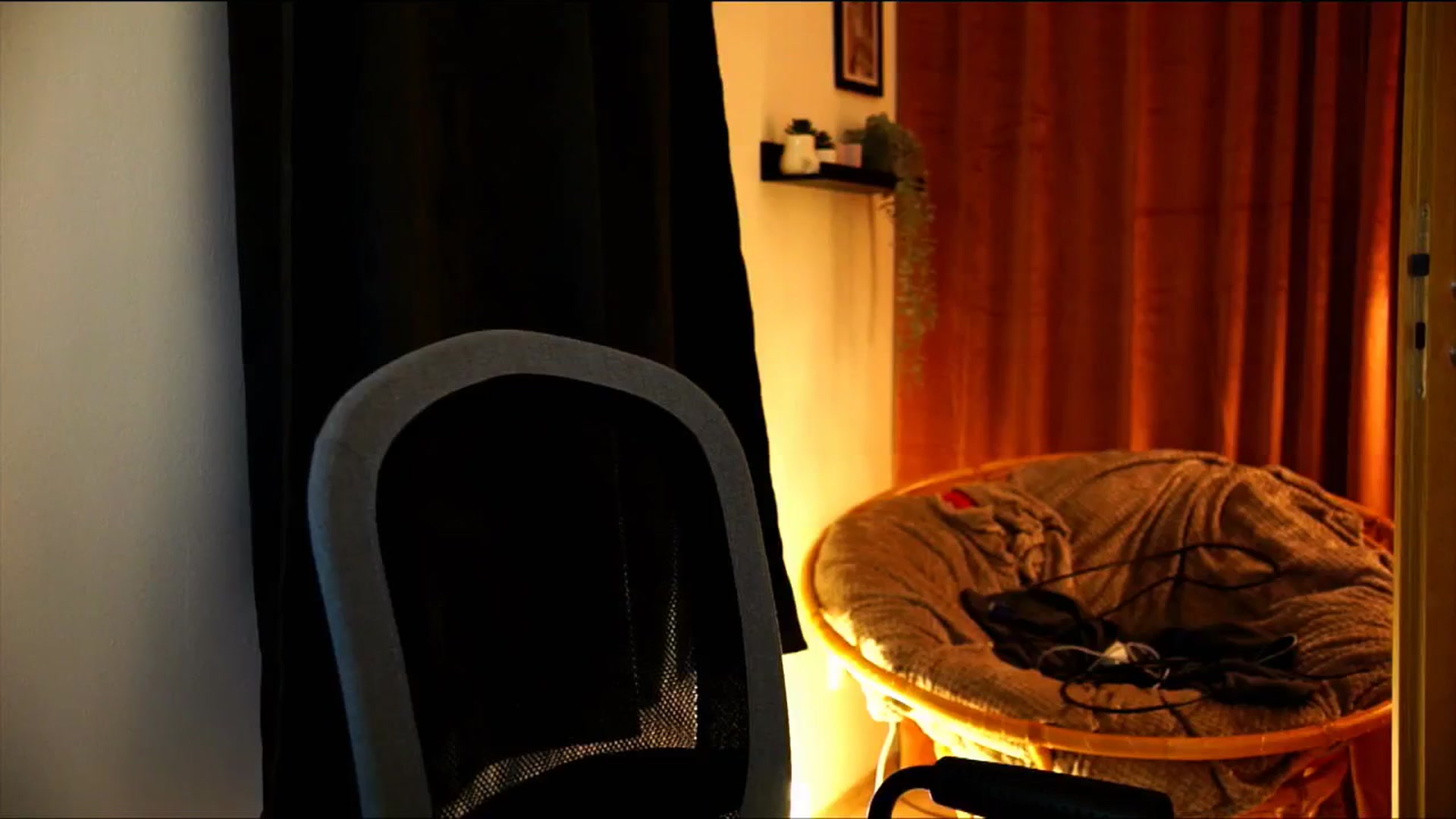 Gallery image thumbnail from sweetpulse_'s myfreecams stream on, 12/18/2024, 20:25 image 16 of 20