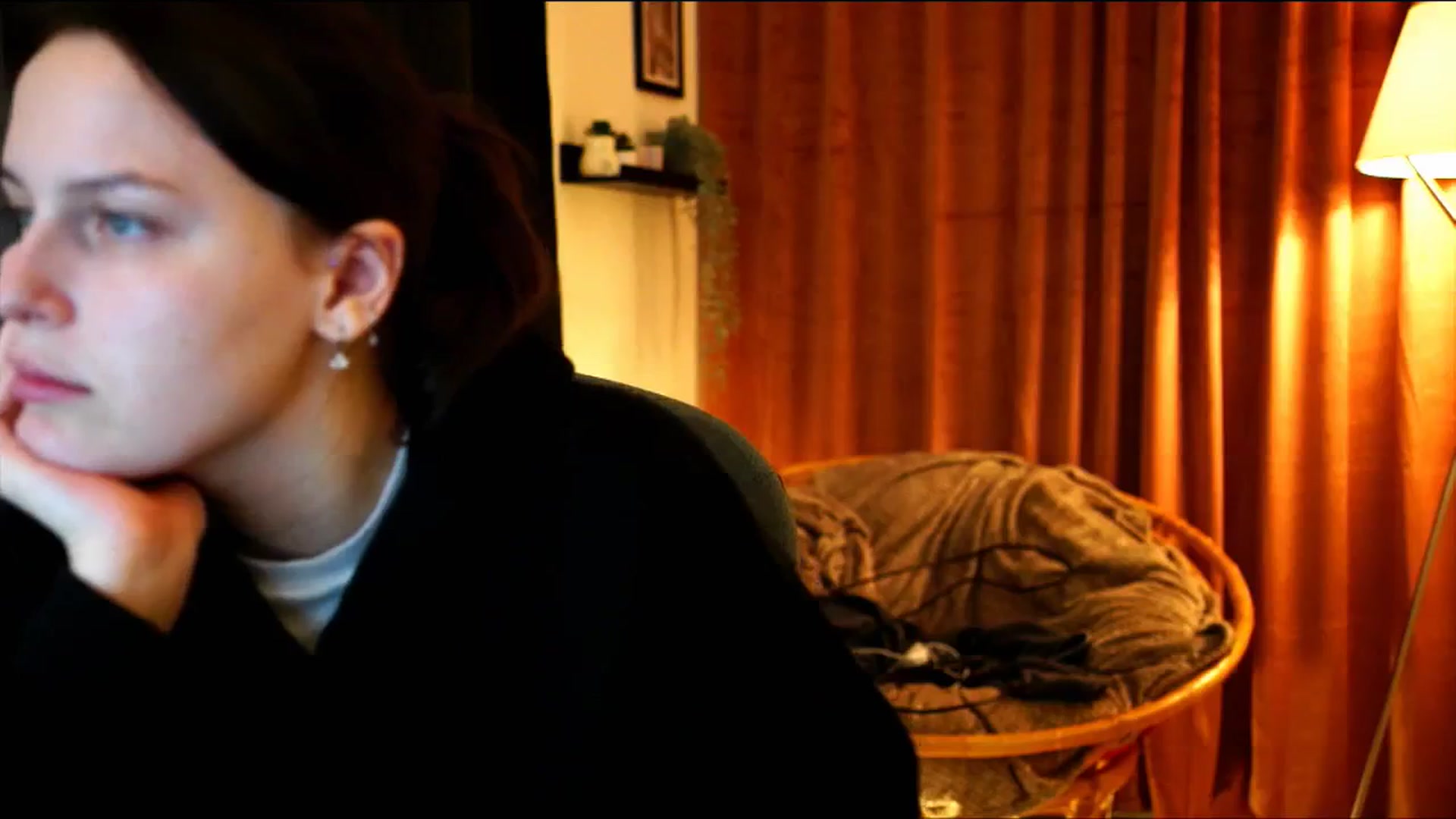 Gallery image thumbnail from sweetpulse_'s myfreecams stream on, 12/19/2024, 16:27 image 16 of 20