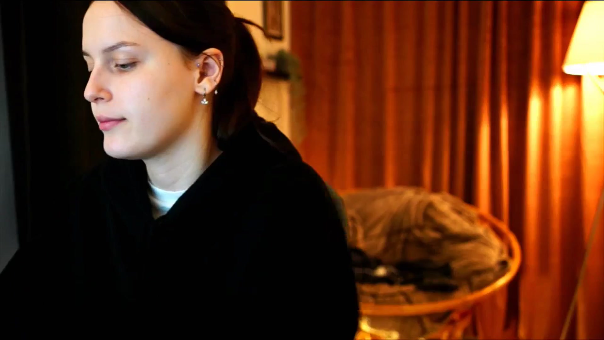 Gallery image thumbnail from sweetpulse_'s myfreecams stream on, 12/19/2024, 16:27 image 18 of 20