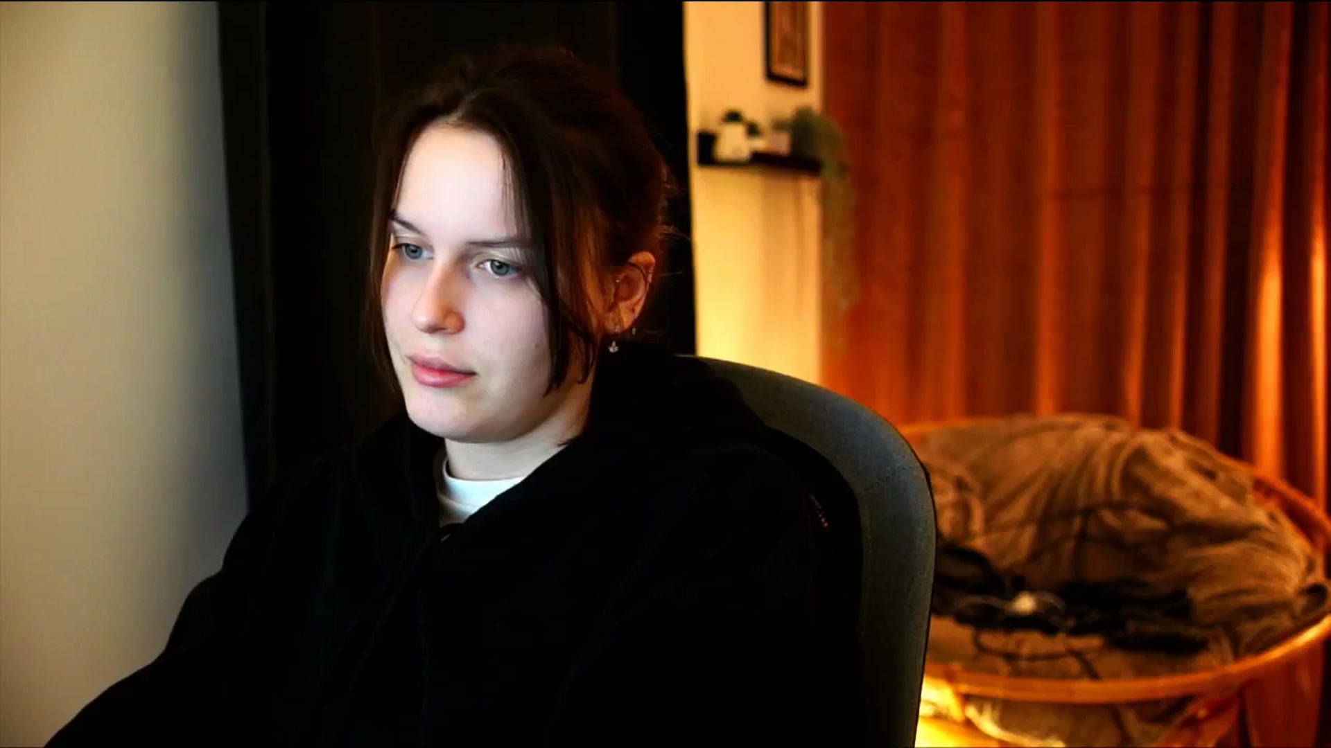 Gallery image thumbnail from sweetpulse_'s myfreecams stream on, 12/19/2024, 16:27 image 20 of 20