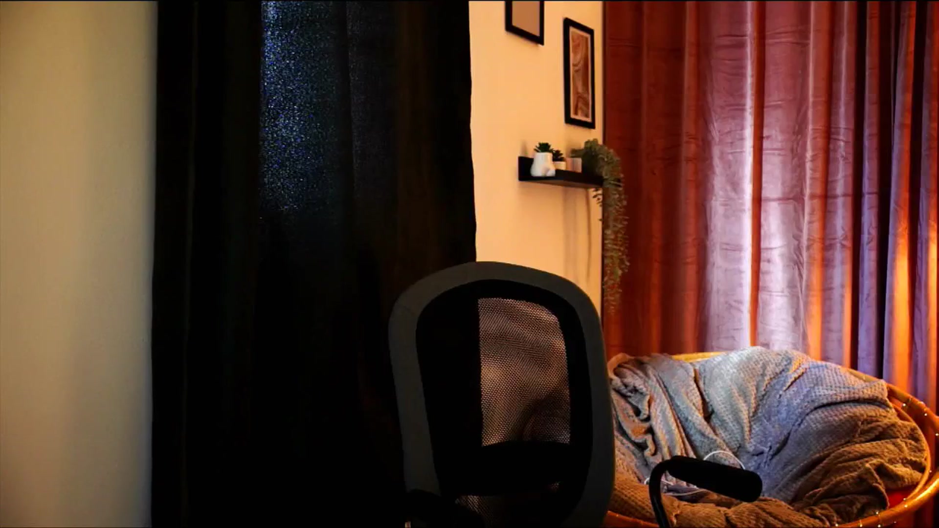 Gallery image thumbnail from sweetpulse_'s myfreecams stream on, 01/07/2025, 12:28 image 13 of 20