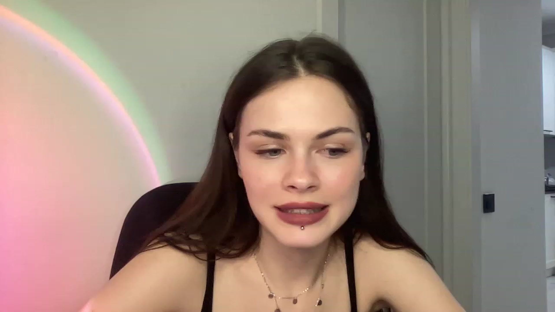Gallery image thumbnail from sweetsourfox's myfreecams stream on, 02/05/2023, 20:07 image 10 of 20