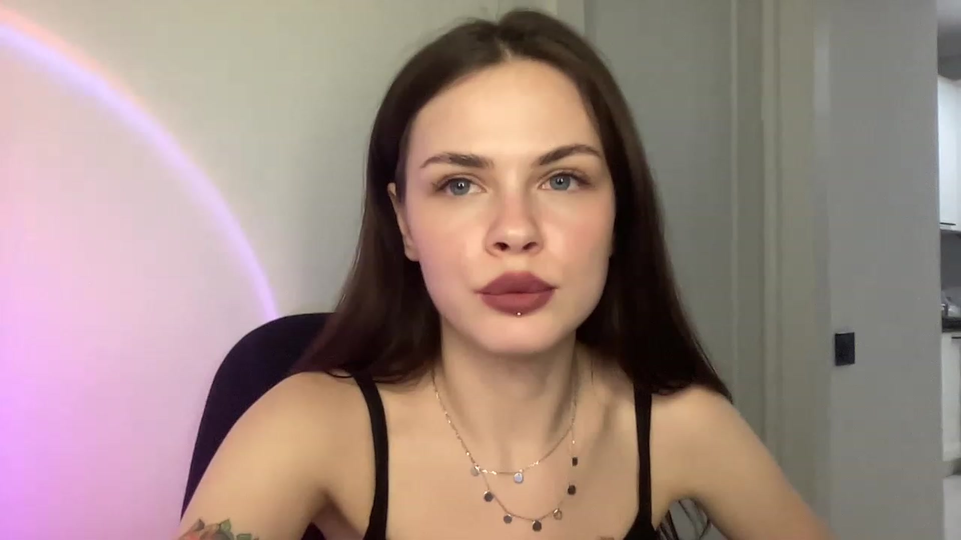 Gallery image thumbnail from sweetsourfox's myfreecams stream on, 02/05/2023, 20:07 image 3 of 20