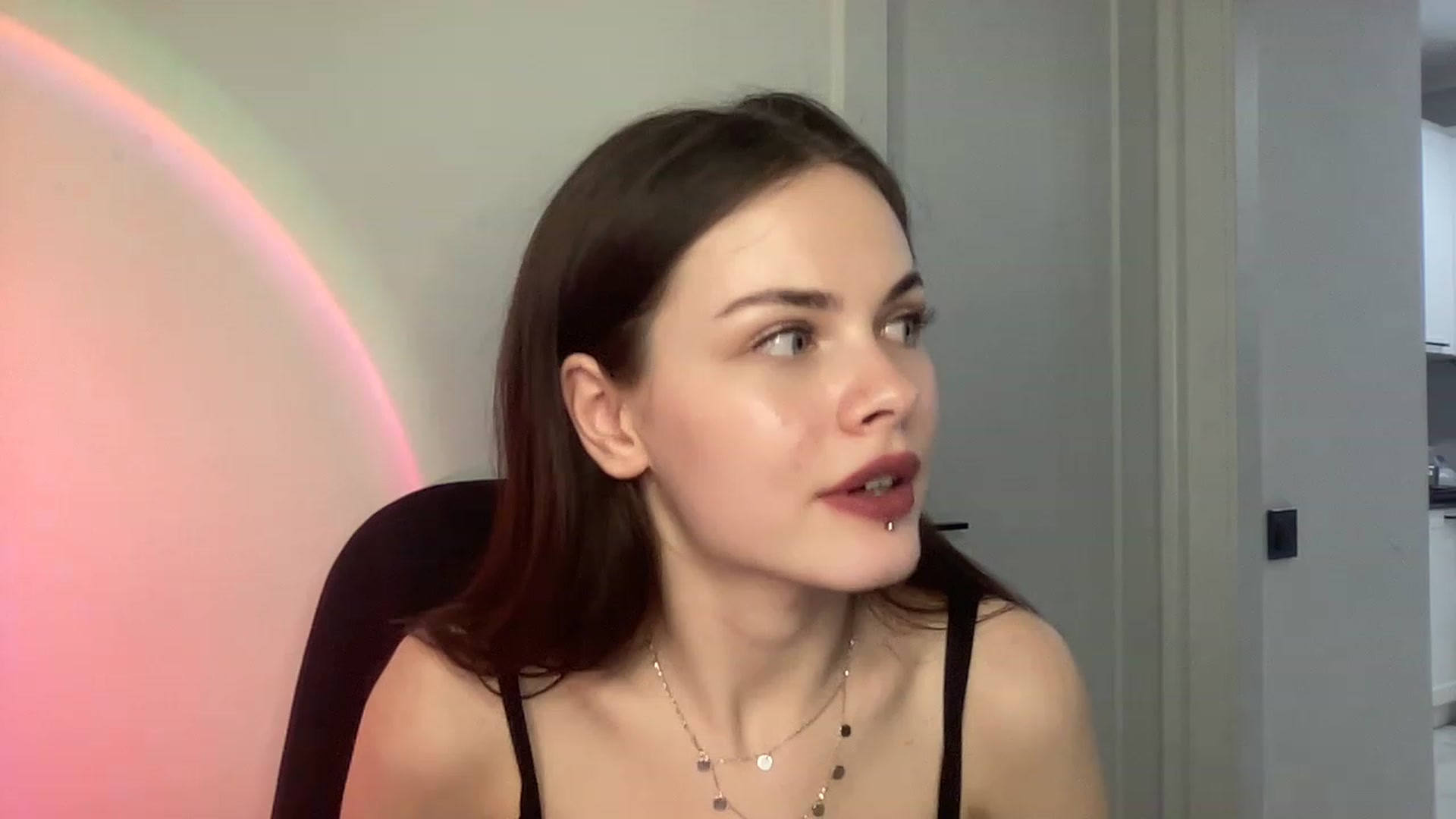 Gallery image thumbnail from sweetsourfox's myfreecams stream on, 02/05/2023, 20:07 image 7 of 20