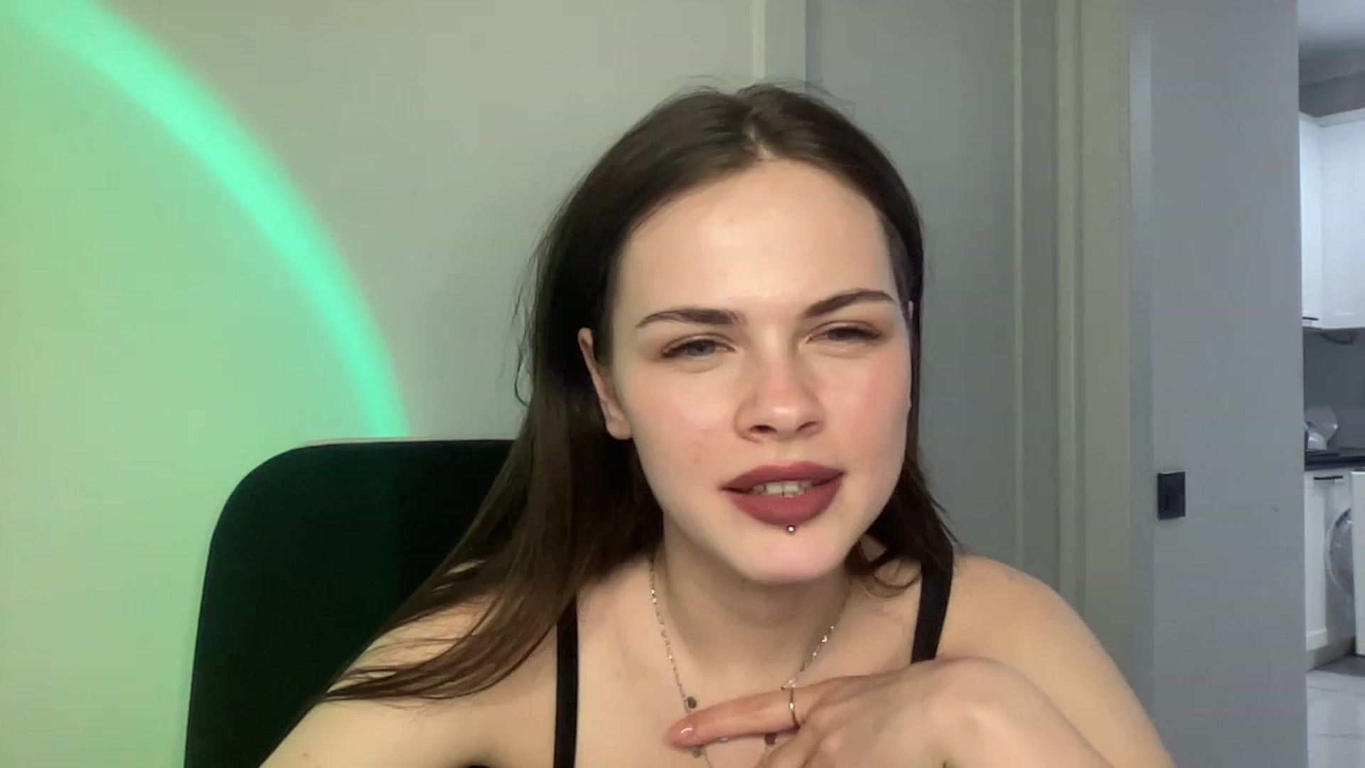 Gallery image thumbnail from sweetsourfox's myfreecams stream on, 02/05/2023, 20:30 image 12 of 20