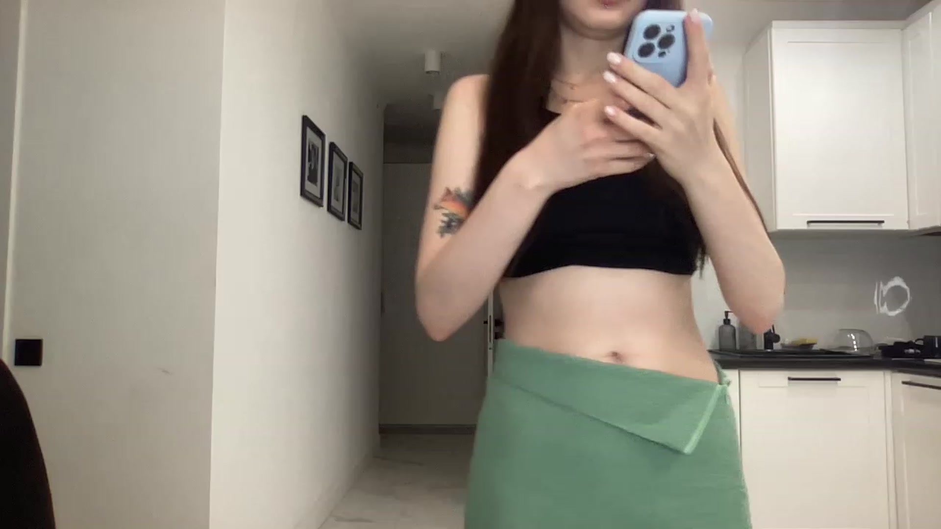 Gallery image thumbnail from sweetsourfox's myfreecams stream on, 02/26/2023, 19:29 image 13 of 20