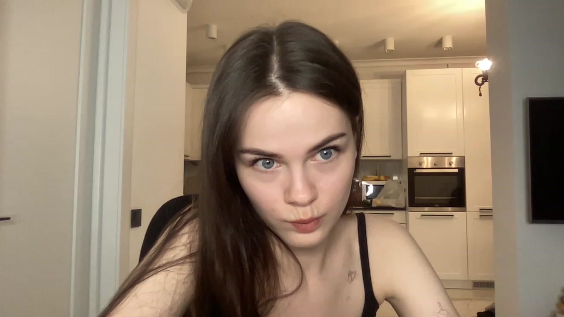 Gallery image thumbnail from sweetsourfox's myfreecams stream on, 03/12/2023, 19:16 image 4 of 20