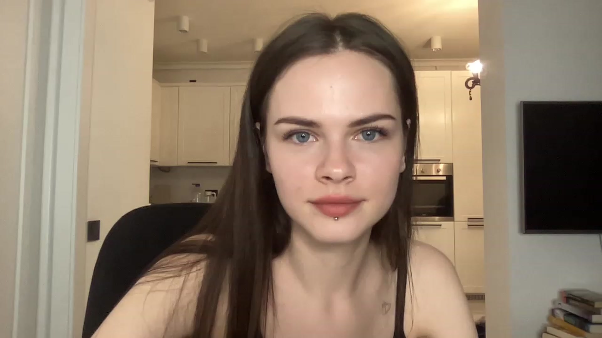 Gallery image thumbnail from sweetsourfox's myfreecams stream on, 03/12/2023, 19:16 image 8 of 20