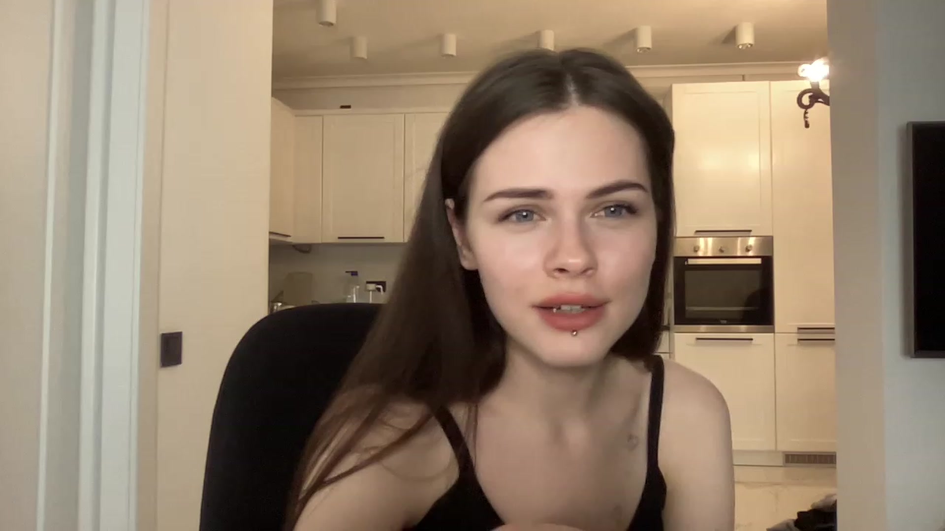 Gallery image thumbnail from sweetsourfox's myfreecams stream on, 03/12/2023, 19:16 image 15 of 20