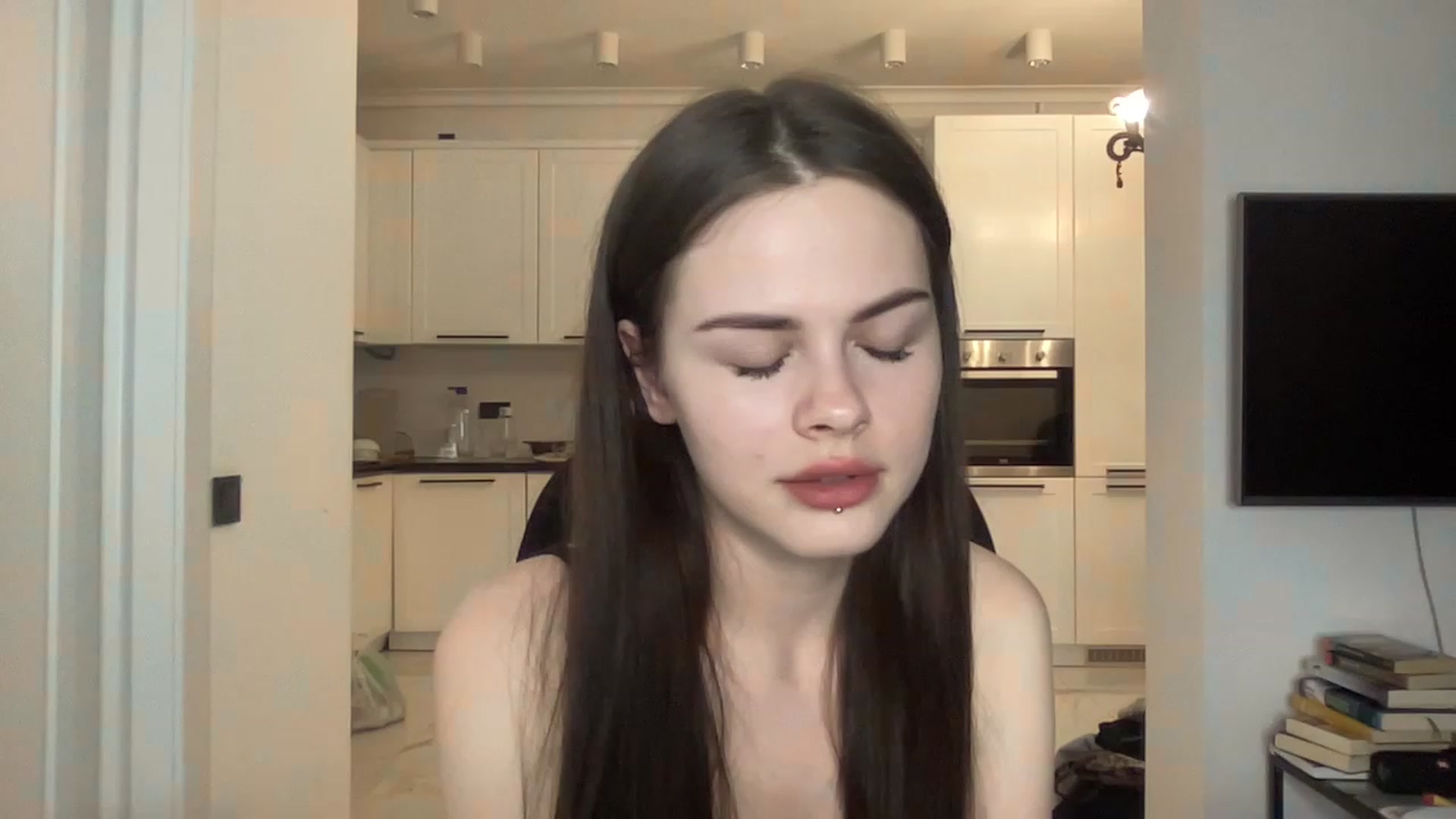 Gallery image thumbnail from sweetsourfox's myfreecams stream on, 03/12/2023, 19:16 image 1 of 20