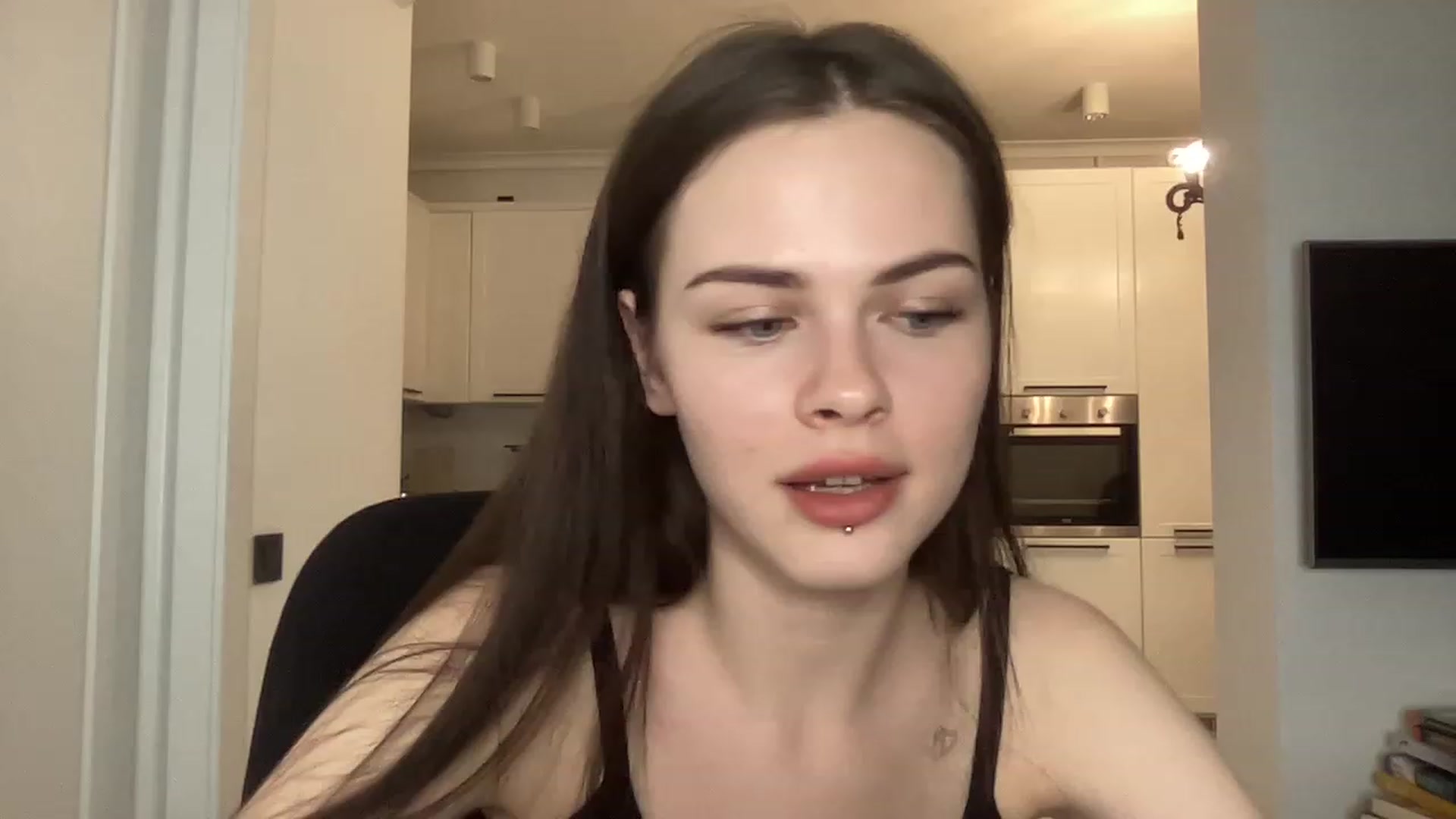 Gallery image thumbnail from sweetsourfox's myfreecams stream on, 03/12/2023, 19:16 image 7 of 20