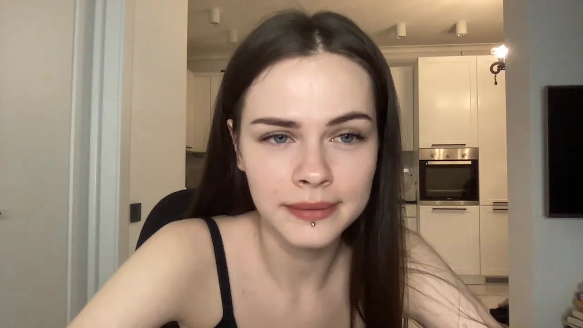 Gallery image thumbnail from sweetsourfox's myfreecams stream on, 03/12/2023, 19:16 image 10 of 20