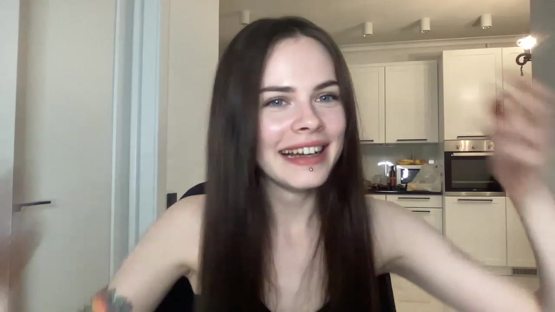 Gallery image thumbnail from sweetsourfox's myfreecams stream on, 03/12/2023, 19:16 image 14 of 20