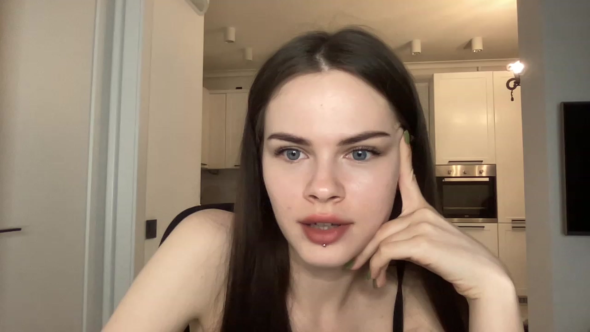 Gallery image thumbnail from sweetsourfox's myfreecams stream on, 03/12/2023, 19:16 image 2 of 20