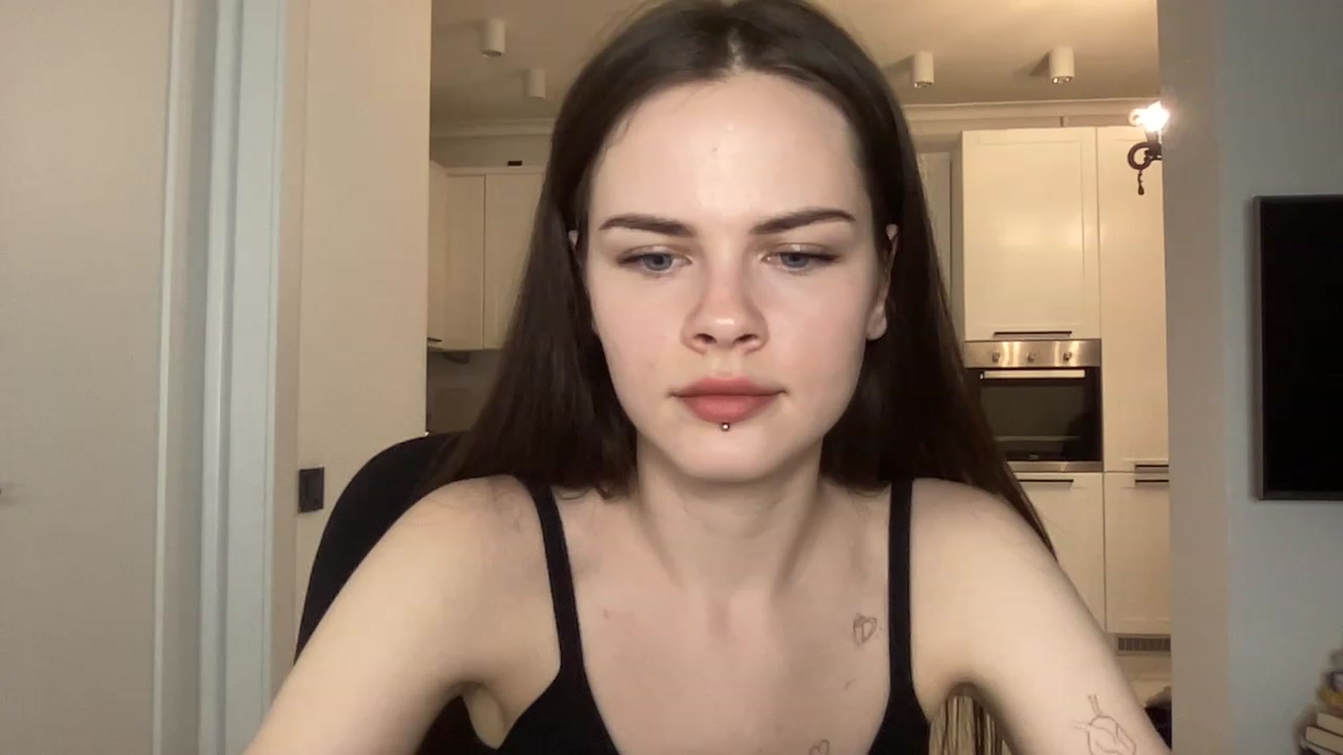 Gallery image thumbnail from sweetsourfox's myfreecams stream on, 03/12/2023, 19:16 image 12 of 20