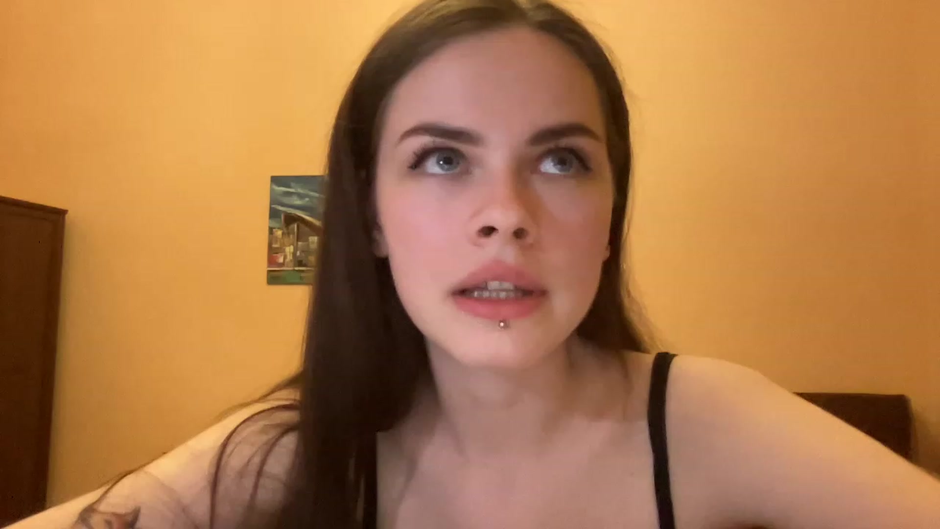 Gallery image thumbnail from sweetsourfox's myfreecams stream on, 04/01/2023, 18:02 image 10 of 20