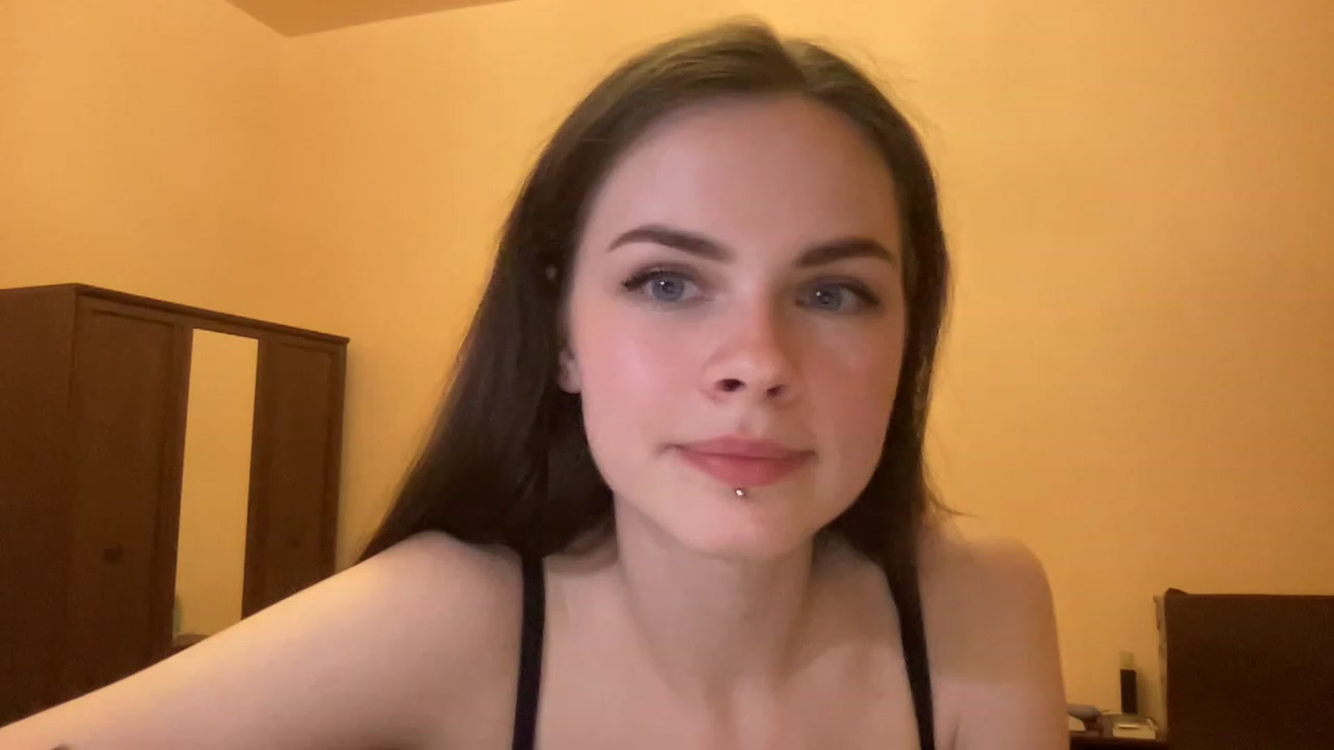Gallery image thumbnail from sweetsourfox's myfreecams stream on, 04/01/2023, 18:02 image 17 of 20
