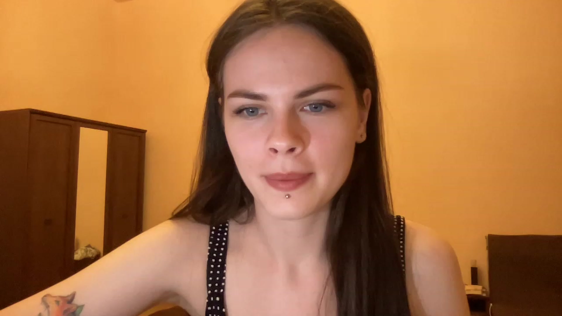 Gallery image thumbnail from sweetsourfox's myfreecams stream on, 04/02/2023, 17:11 image 18 of 20