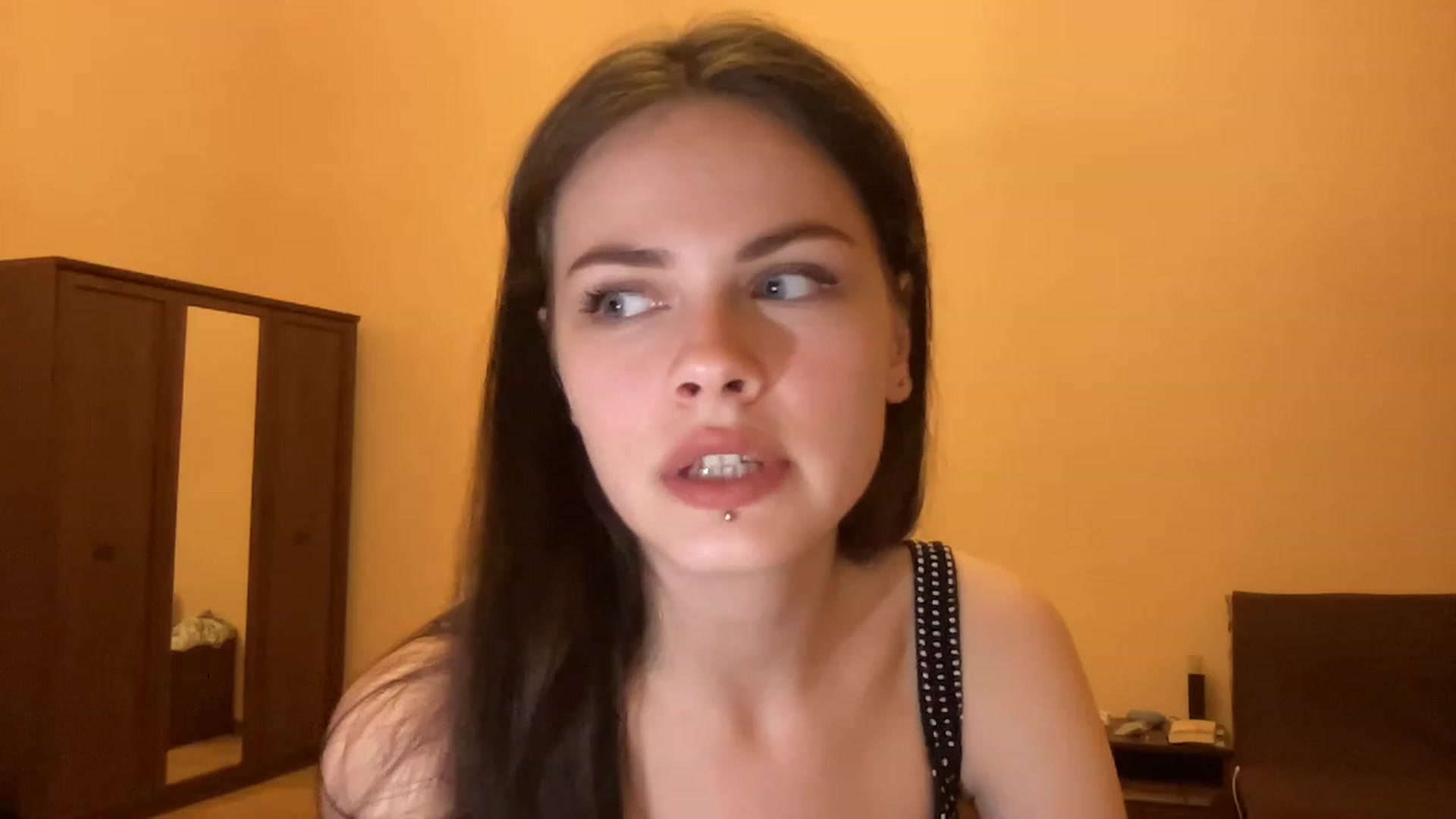 Gallery image thumbnail from sweetsourfox's myfreecams stream on, 04/02/2023, 17:25 image 1 of 20