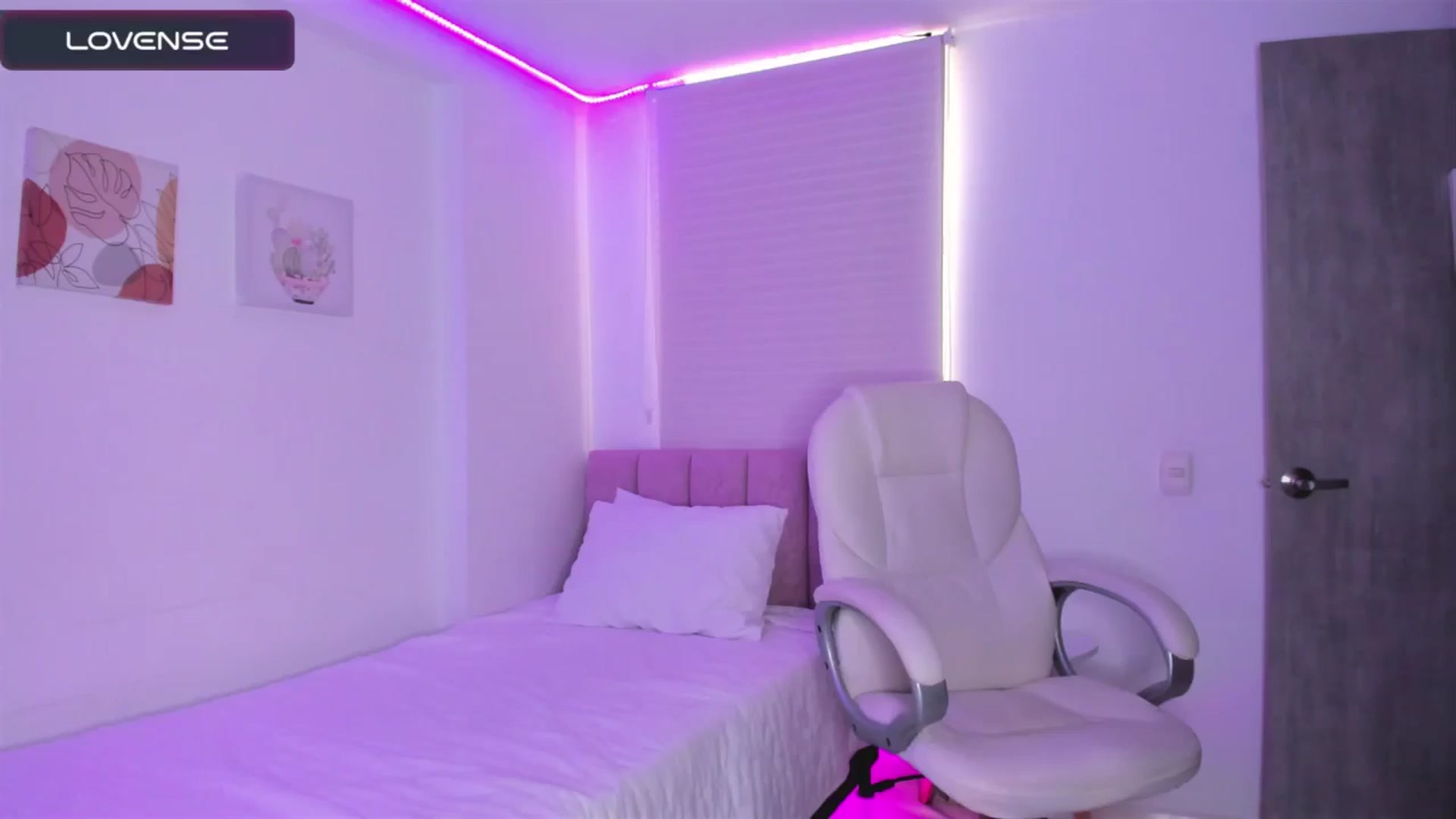 Gallery image thumbnail from sweettitties's myfreecams stream on, 06/19/2024, 17:49 image 19 of 20