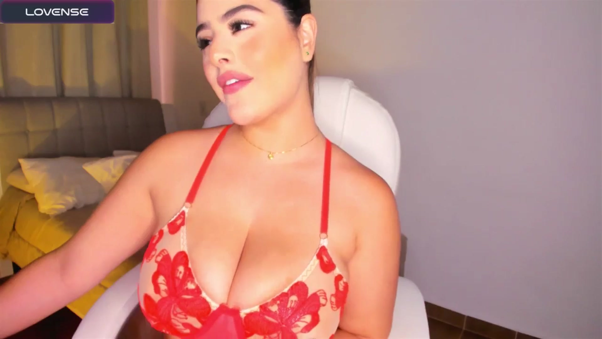 Gallery image thumbnail from sweettitties's myfreecams stream on, 08/15/2024, 18:21 image 11 of 20