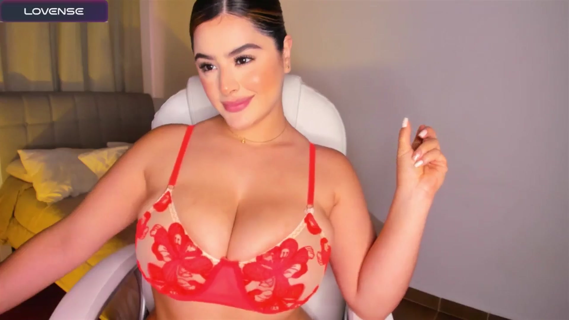 Gallery image thumbnail from sweettitties's myfreecams stream on, 08/15/2024, 19:10 image 3 of 20
