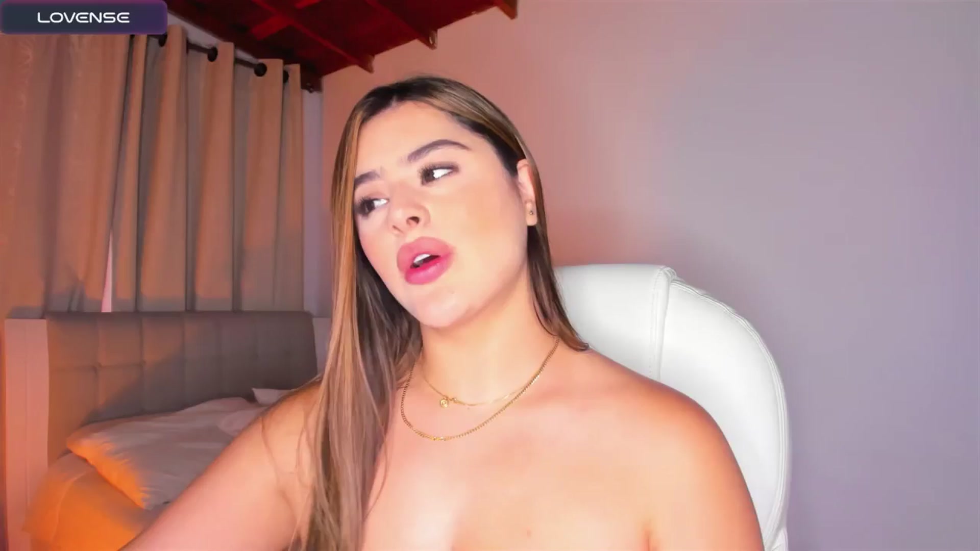 Gallery image thumbnail from sweettitties's myfreecams stream on, 08/27/2024, 23:14 image 3 of 20